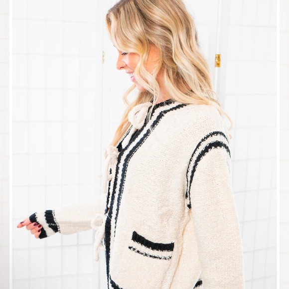 ELEGANT SOFT CREAM AND BLACK FRONT TIE CARDIGAN!!! Gorgeous!!! Size L - Picture 2 of 4
